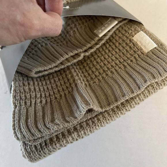 DKNY Hat and Scarf Two Piece Set in Khaki Beige NIP $88+ - Picture 5 of 5